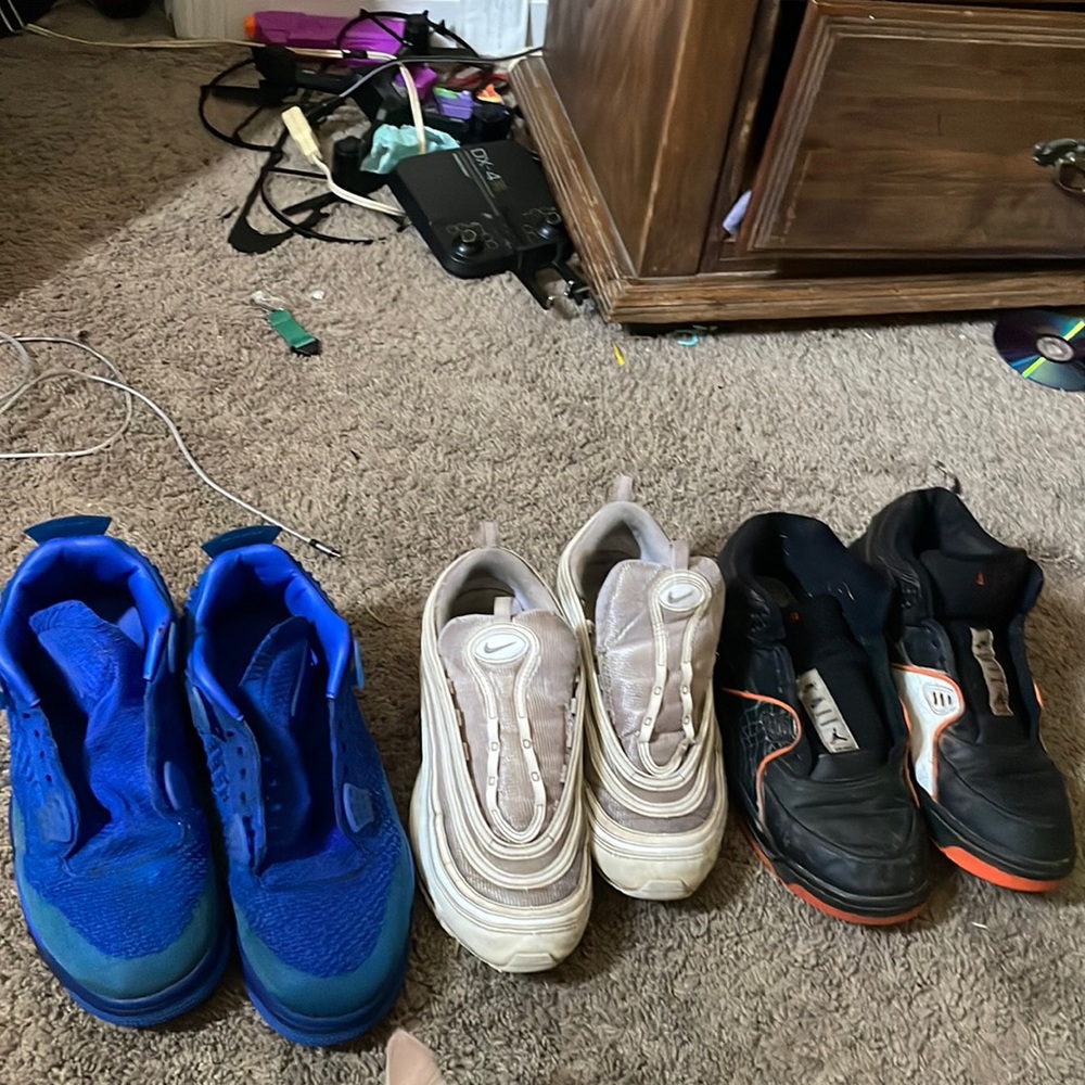 Sneakers